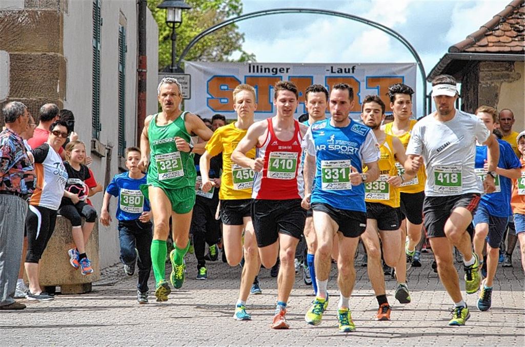 Laufen für die Fitness, die Klassenkasse und zum Spaß: Beim Volkslauf in Illingen kommen die Teilnehmer bei bestem Wetter auf ihre Kosten, die Zuschauer bestaunen beim Zehn-Kilometer-Rennen einen Streckenrekord. Im Bild nehmen die Starter der Fünf-Kilometer-Distanz Tempo auf.