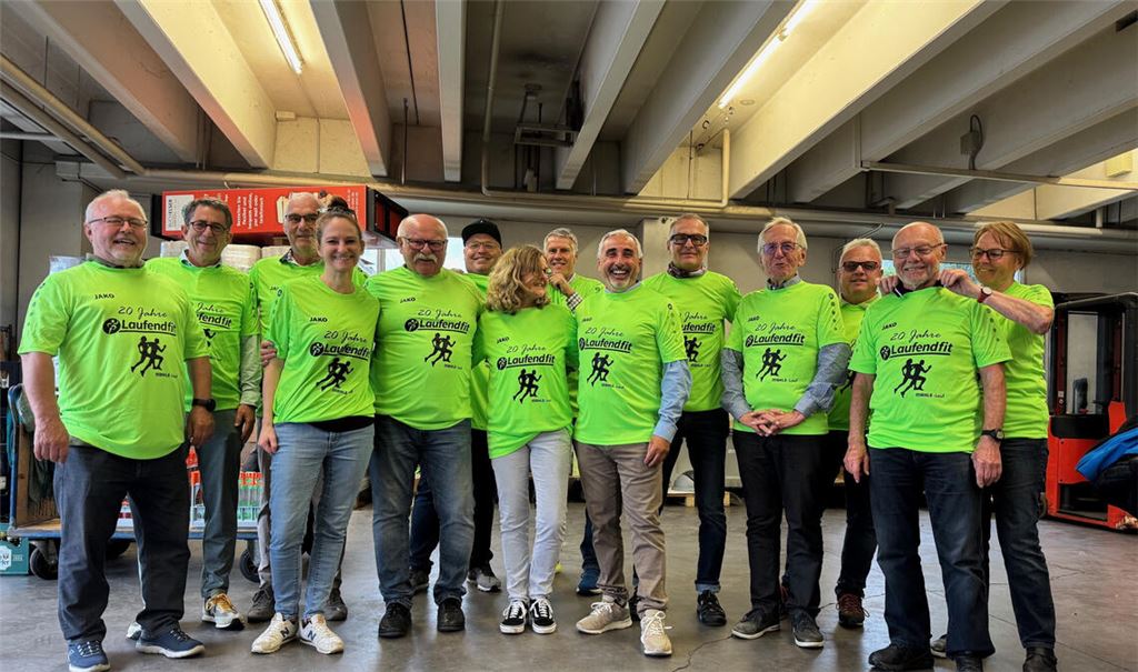 Laufend-fit-Organisatoren, Initiatoren, Unterstützer und Teilnehmer der ersten Stunde (v.li.): Günther Kyburz, Hans-Ulrich Wetzel, Volker Hermle, Julia Klassen, Friedrich Lachenmajer, Mirko Bähr, Sabine Liefke-Wilhelm, Olaf Kaps, Carlo Morgante, Sven Osswald, Werner Beck, Oliver Böhringer sowie Bernd und Christa Engelhardt. 