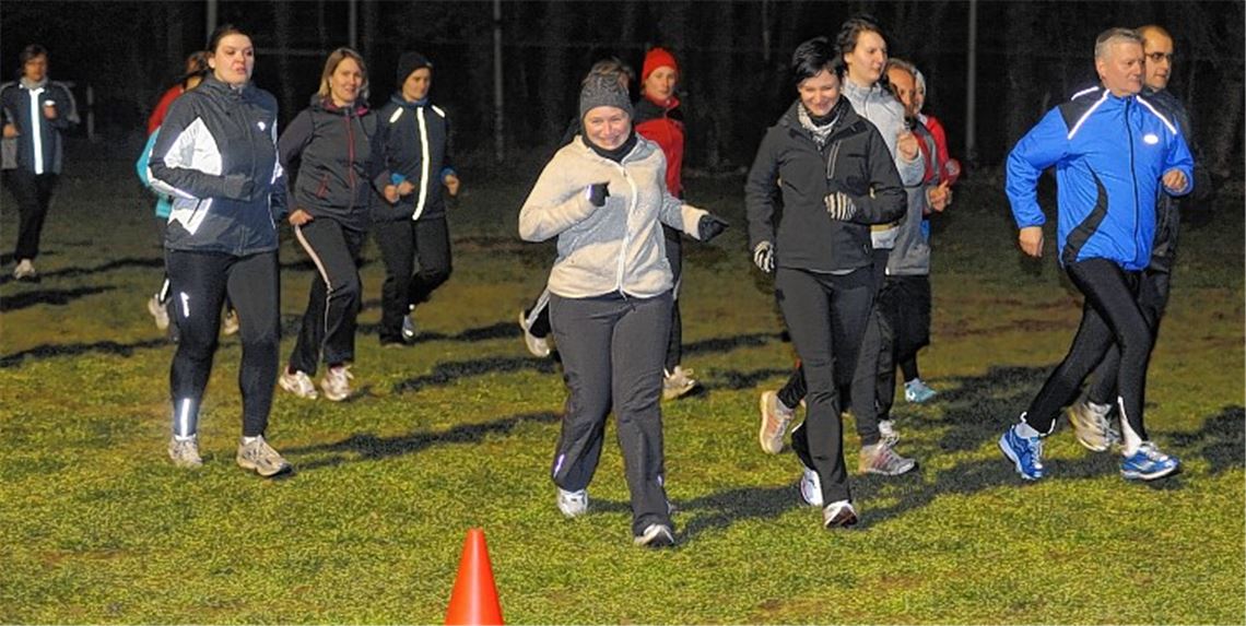 Laufschuhe schnüren und los geht’s: Die Anfänger merken schnell, dass sich gegen Kälte leicht etwas machen lässt. 