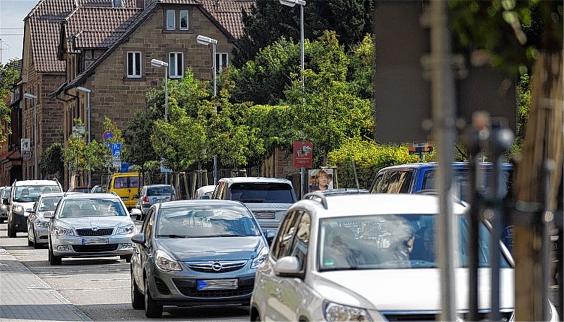 Laut Lärmkartierung des Landes Baden-Württemberg gibt es in Maulbronn zwei Bereiche, an denen Menschen überdurchschnittlich unter Verkehrslärm leiden. Betroffen sind vor allem Anwohner der Ortsdurchfahrt an der Frankfurter und der Stuttgarter Straße sowie der Bundesstraße 35 bei Schmie. Ein Lärmaktionsplan soll aufzeigen, wie den Bürgern geholfen werden kann. 