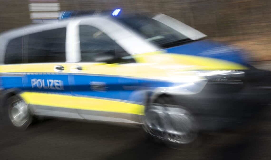 Laut Polizei ist bei einem Unfall auf der A8 ein Mensch ums Leben gekommen (Archivbild).