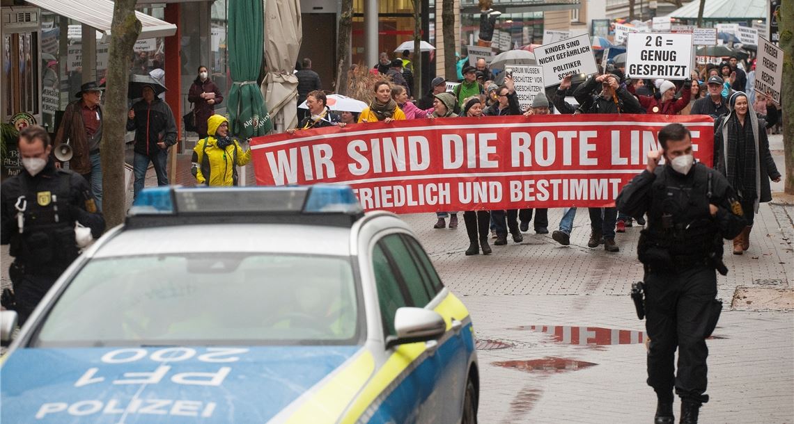 Laut einer Schätzung der Polizei haben sich nahezu 500 Personen an dem Umzug durch die Mühlacker Innenstadt beteiligt. Foto: Fotomoment