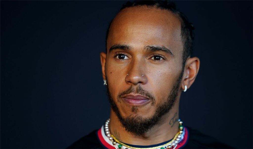 Laut eines Medienberichts soll Lewis Hamilton Gespräche mit Ferrari geführt haben.