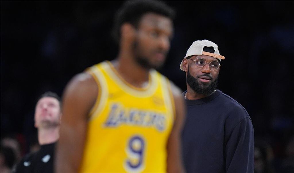 LeBron James konnte bei der deutlichen Niederlage der Lakers nur vom Spielfeldrand zusehen.