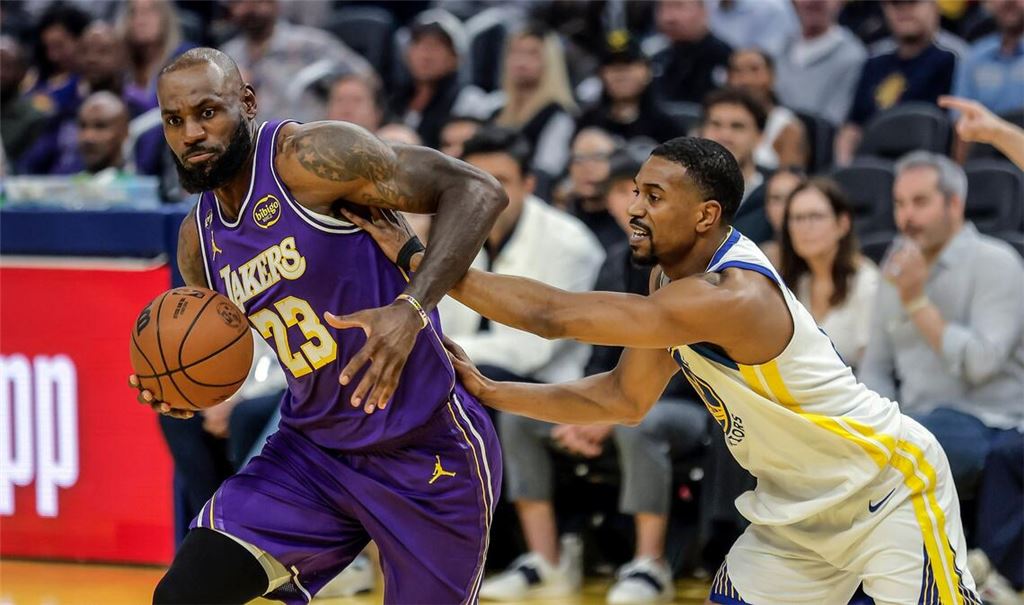 LeBron James (links) führte die Lakers zu einem Sieg bei den Warriors.