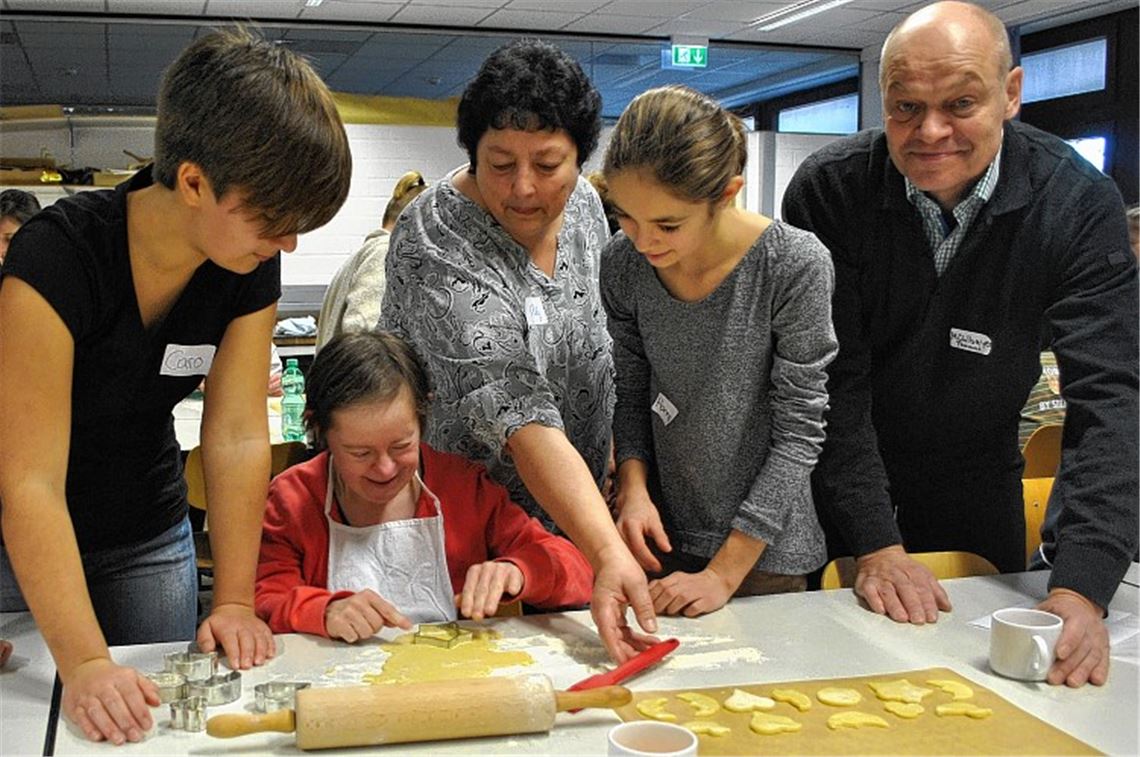 THG-Schüler backen mit der Lebenshilfe