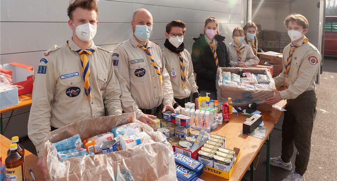 Pfadfinder sammeln Lebensmittel für die Ukraine. Foto: Fotomoment