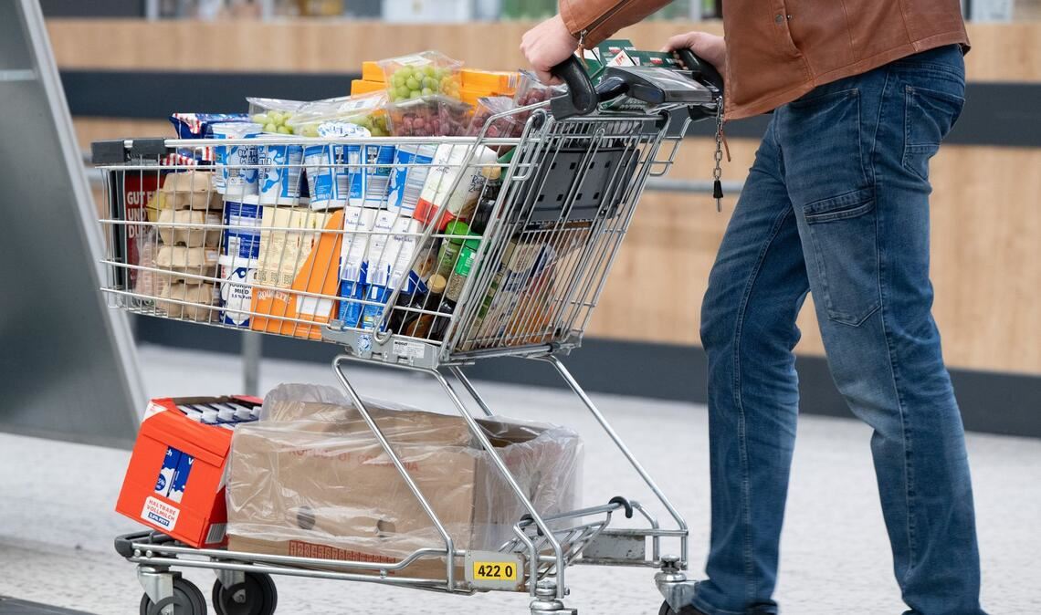 Lebensmittel sind teils deutlich teurer geworden. (Archivbild)