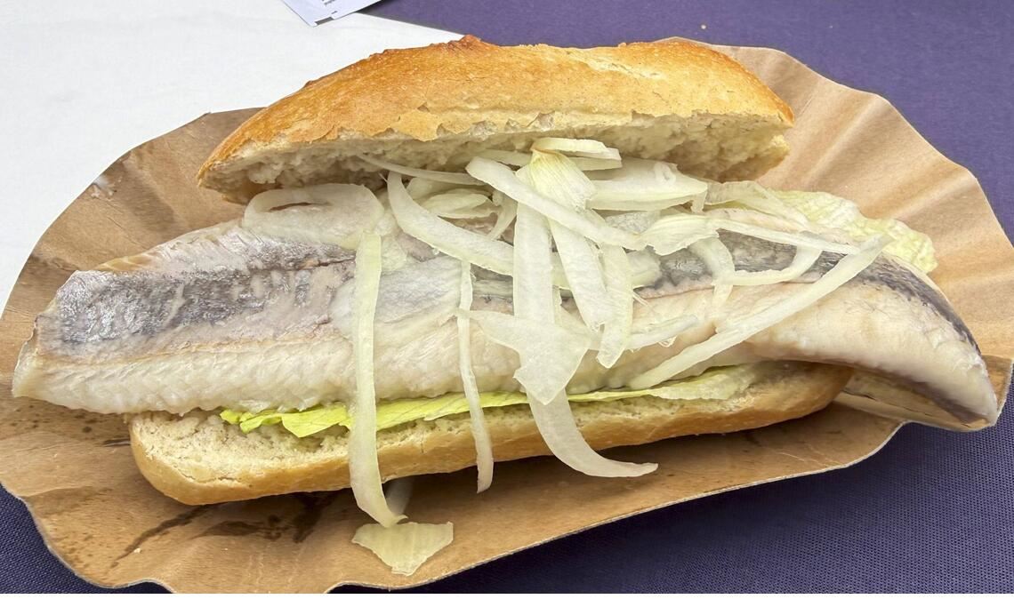 Leckeres Fischbrötchen? Rewe ist nicht der einzige betroffene Händler.