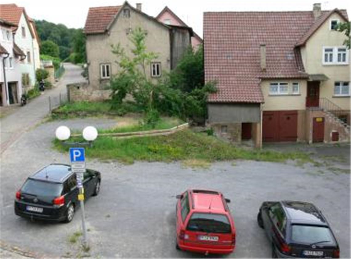 Leere Flächen und leerstehende Häuser: Für diesen Platz gegenüber der Sternenfelser Sandbauernstube wird ein neues Nutzungskonzept gesucht.