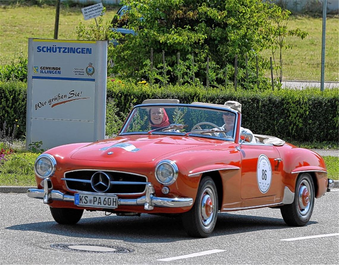 Oldtimer knattern und röhren durch die Region Oldtimer knattern und röhren durch die Region