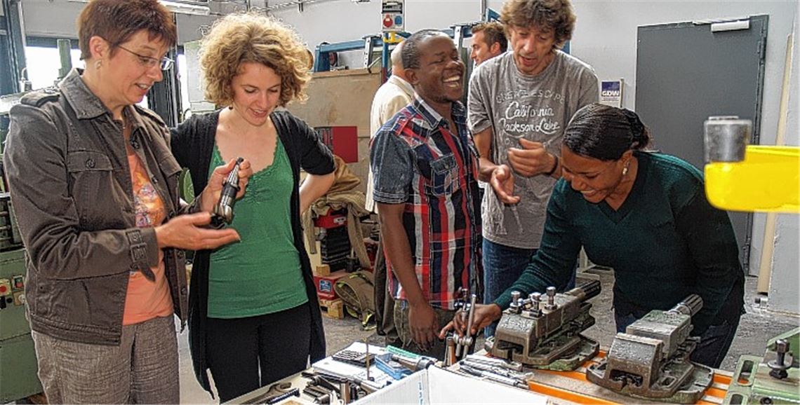 Lehrer aus Tansania informieren sich an der Steinbeis-Schule in Mühlacker.