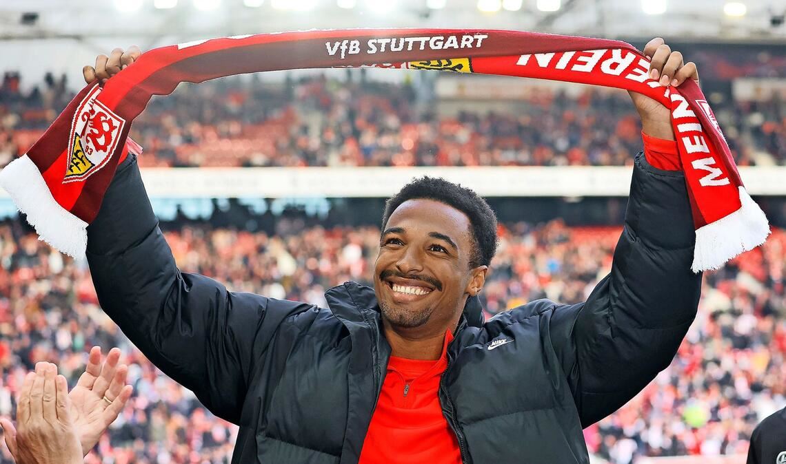 Leichtathlet Leo Neugebauer im Dezember 2025 bei einem Besuch in der Stuttgarter MHP-Arena.