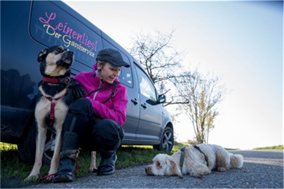 Spezieller Service für Hundebesitzer: Gündelbacherin übernimmt das Gassigehen „Leinenliesl“ Petra Kohler hat mit dem Gassigeh-Service ihr Hobby zum Beruf gemacht.Recken