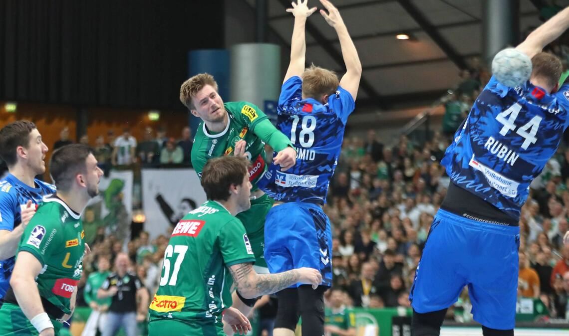 Leipzigs bester Werfer Franz Semper brachte den letzten Wurf nicht im TVB-Gehäuse unter.