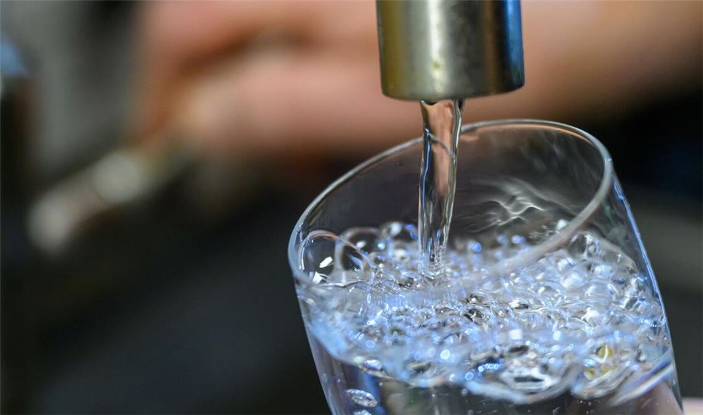 Leitungswasser verunreinigt: Der Wert der Chemikalie PFOA ist derzeit zu hoch in Sinzheim im Kreis Rastatt.