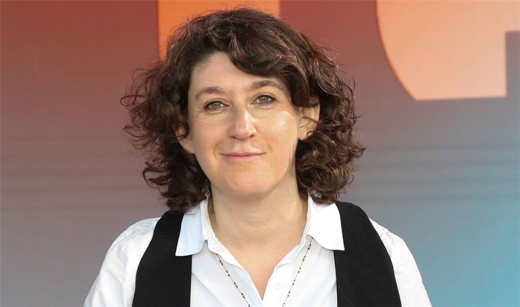 Lena Gorelik verknüpft autobiografische, fiktionale und dokumentarische Elemente zu einer vielschichtigen Annäherung an ein großes Thema.