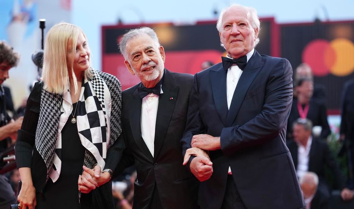Lena Herzog (l-r), Francis Ford Coppola und Werner Herzog auf dem roten Teppich.