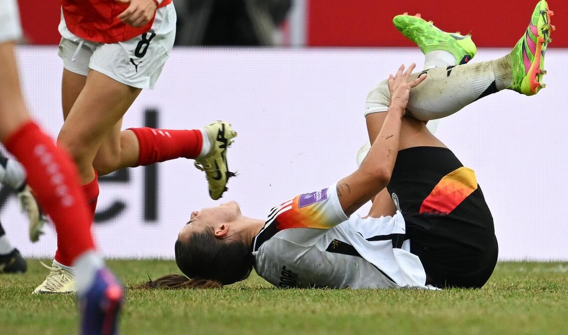 Lena Oberdorf bei ihrem ersten Kreuzbandriss (Archivbild)