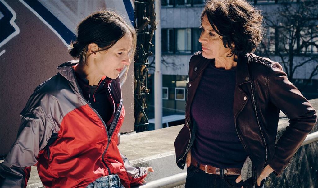 Lena Odenthal (Ulrike Folkerts, re.) ist nicht begeistert, dass Kollegin Stern (Lisa Bitter) bei den Fahrradkurieren unabgespochen angeheuert hat.