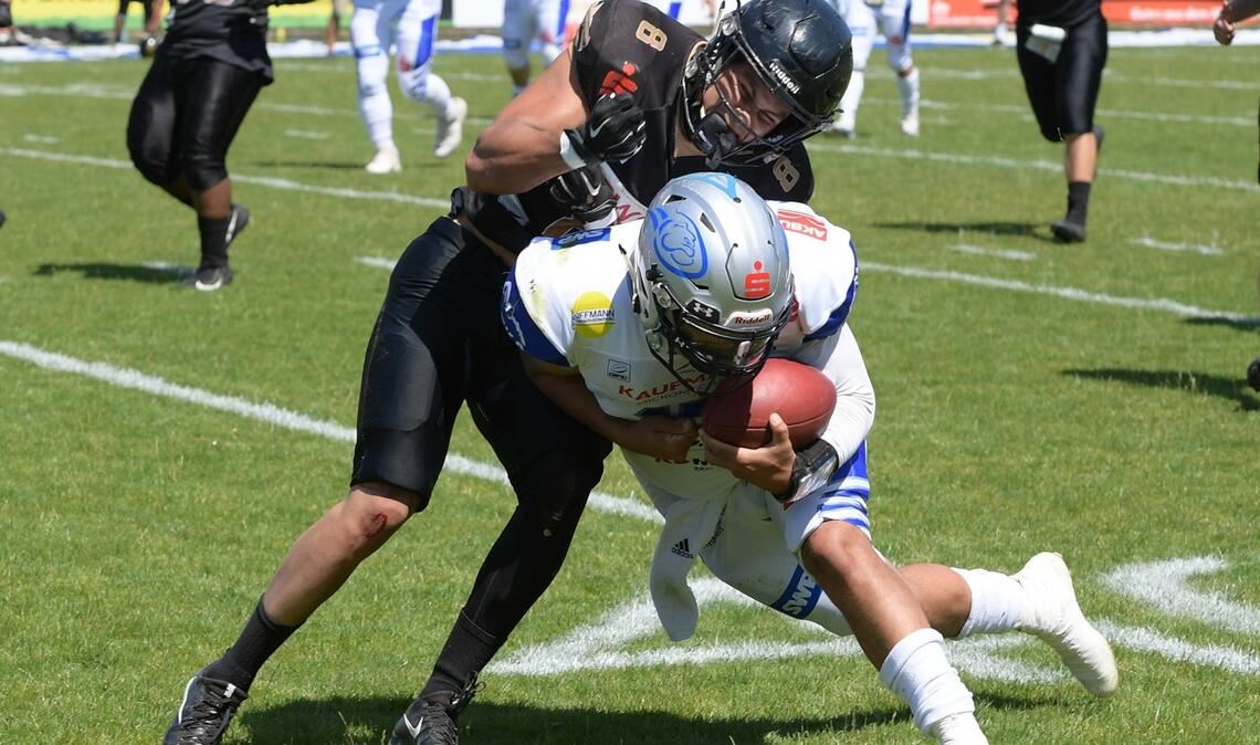 Das Dragon-Trauma bleibt Leon Bosch (vorne) und die Wilddogs verlieren ihr erstes Spiel seit 600 Tagen. Foto: Ripberger