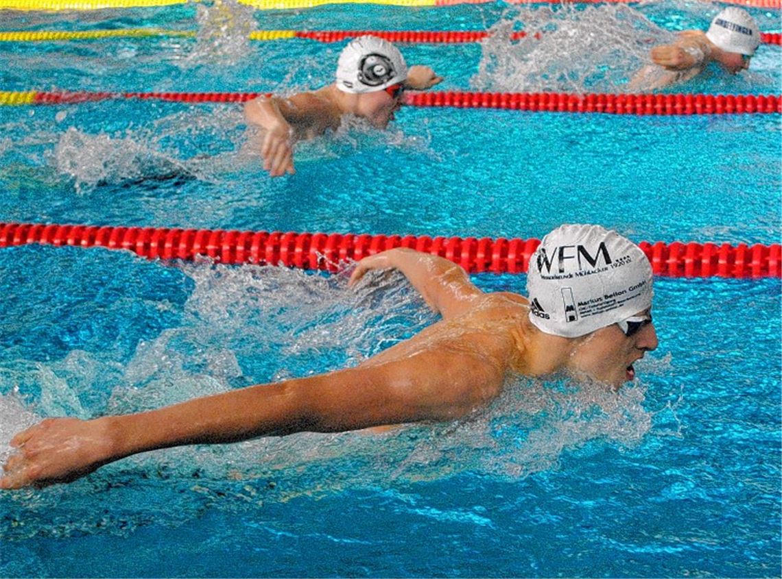 Leon Eliah Mannhardt schwimmt unter anderem in der Staffel über 50 Meter Freistil mixed.