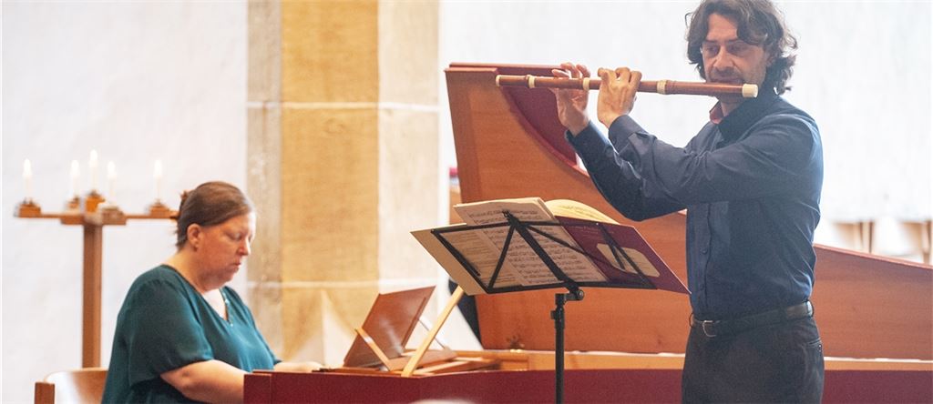 Leonard Schelb (Travers- und Blockflöte) und Wiebke Weidanz (Cembalo) beim Konzert in der Frauenkirche. Foto: Fotomoment