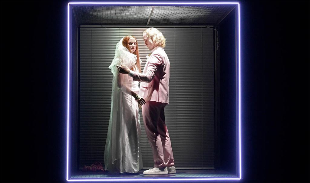 Leonce und Lena in ihrem „Lebensraum“.Foto: Theater PF/Jochen Klenk