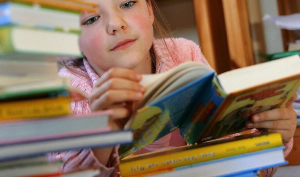 Lesen ist eine Schlüsselkompetenz. Lektüren in einfacher Sprache können ein guter Einstieg sein.