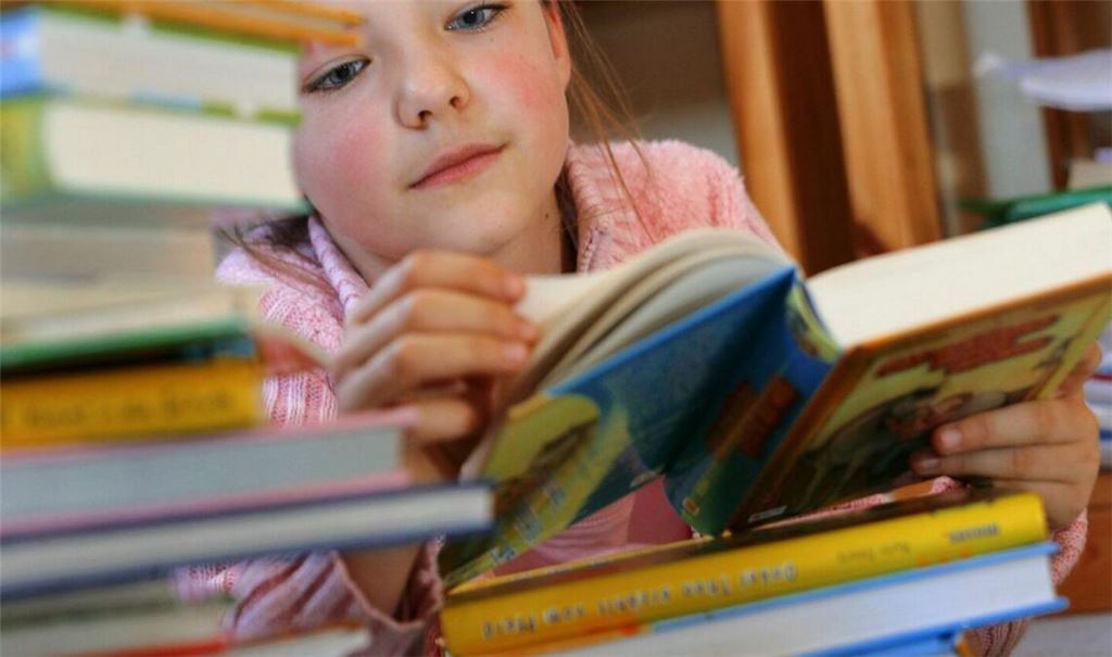 Lesen ist eine Schlüsselkompetenz. Lektüren in einfacher Sprache können ein guter Einstieg sein.