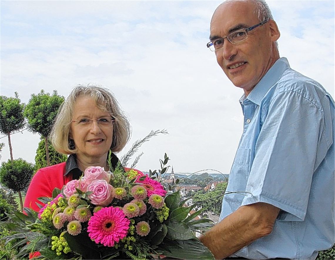 Leserin Veronika Wenzel und Werner Hanslian von der Anzeigenabteilung.