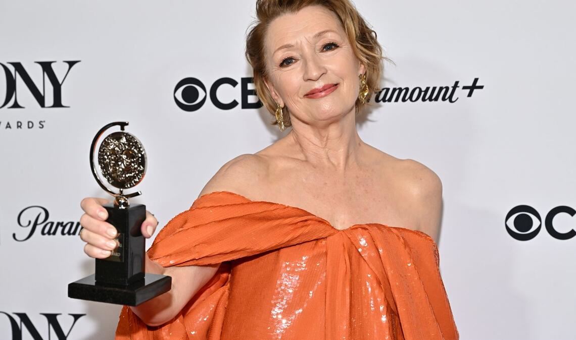 Lesley Manville ging als eine der Favoritinnen ins Rennen - und heimste den Preis als beste Hauptdarstellerin in einem Theaterstück ein.