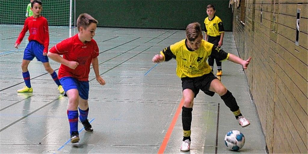 Letztes Hallenfußballturnier der Saison, bevor es wieder an der frischen Luft um Punkte geht – hier mit den D-Junioren des Gastgebers FV Lienzingen gegen den TSV Ötisheim.