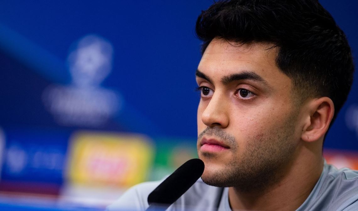 Leverkusens Nadiem Amiri spricht während einer Pressekonferenz.