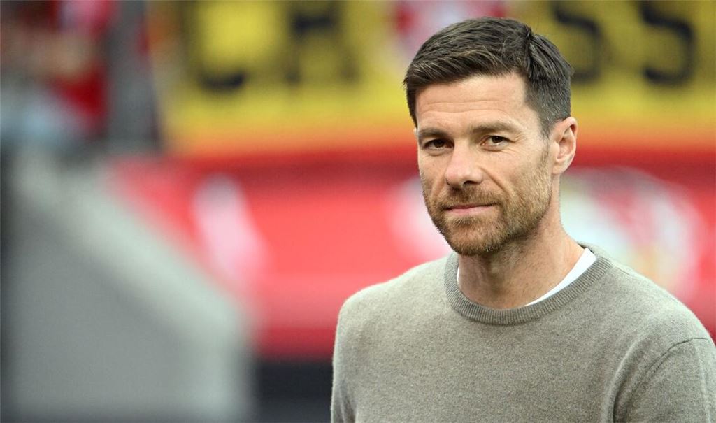 Leverkusens Trainer Xabi Alonso vor dem Spiel.