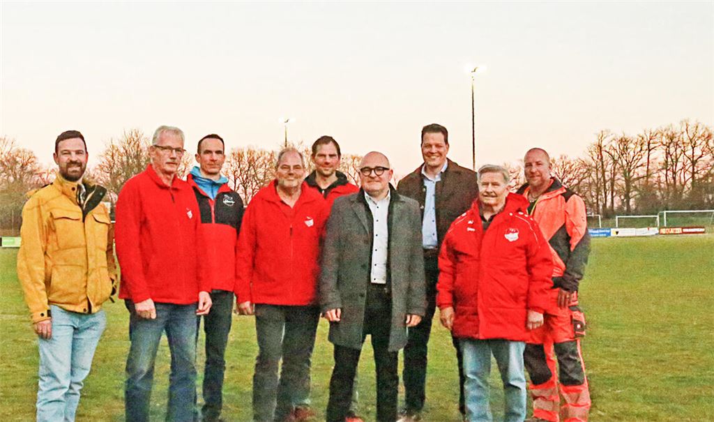 Licht an: Volker Weißert, Michael Grausam, Tobias Reister, Karlheinz Kienle, Adrian Kienle, Daniel Göbel, Aaron Treut, Josef Mayer und Dennis Dürrstein.