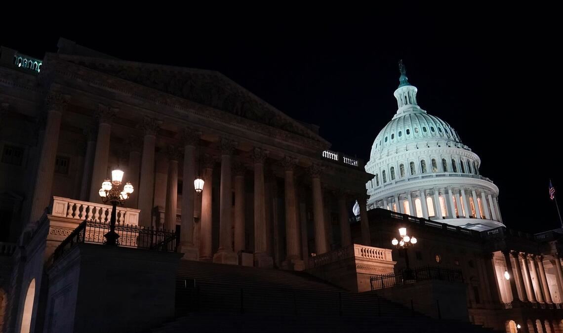Lichter erhellen das Kapitol in Washington.