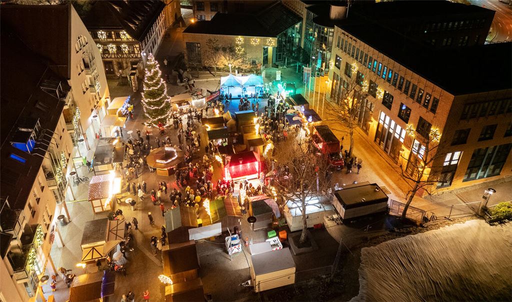 Lichterglanz: Eine zauberhafte Atmosphäre bietet bis zum Sonntag der Mühlacker Weihnachtsmarkt. Foto: Fotomoment