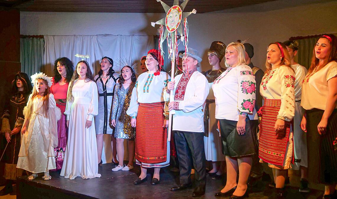 Lieder der Heimat: Im Mehrgenerationenhaus wird ein ukrainisches Krippenspiel gestaltet. Foto: Friedrich