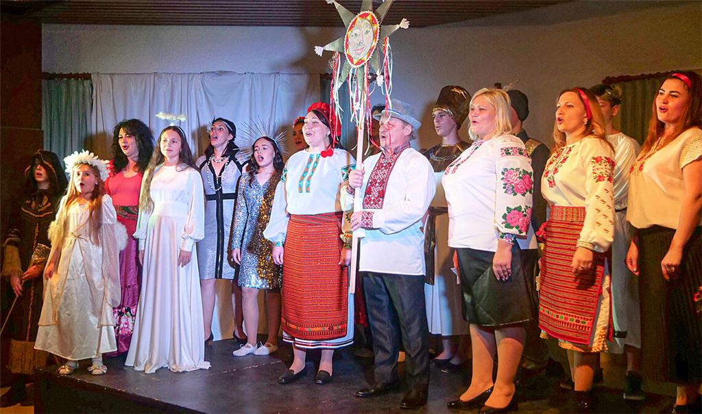 Lieder der Heimat: Im Mehrgenerationenhaus wird ein ukrainisches Krippenspiel gestaltet. Foto: Friedrich