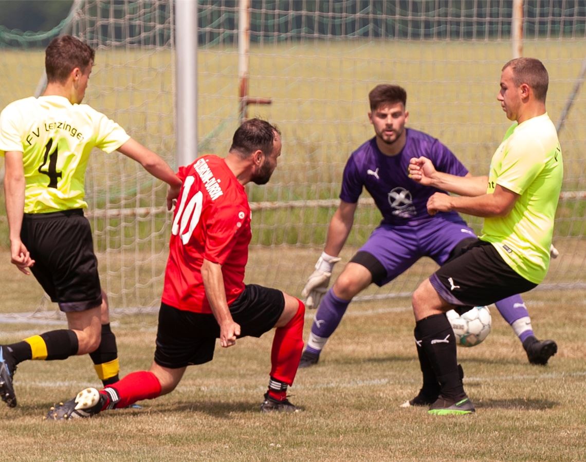 Lienzingen (in Gelb) stand gegen Ölbronn-Dürrn auf verlorenem Posten.Foto: Fotomoment