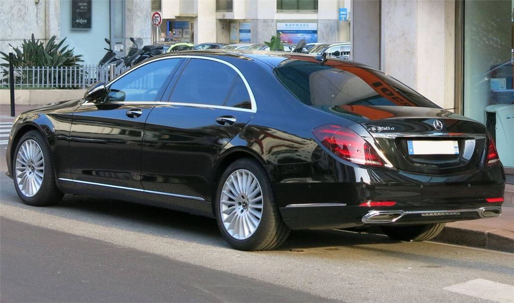 Limousinen der S-Klasse aus den Baujahren 2020 und 2021 wurden von Mercedes-Benz zurückgerufen. (Symbolbild)