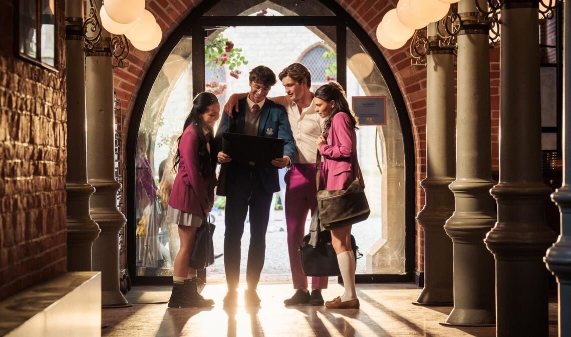 Lin Wang (Andrea Guo), Kieran (Frederic Balonier), James Beaufort (Damian Hardung), Ruby Bell (Harriet Herbig-Matten).