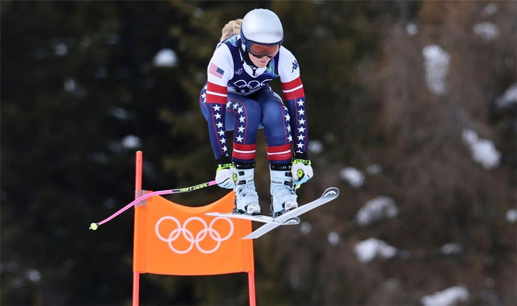 Lindsey Vonn zeigt trotz maladen Knies eine ansprechender Trainingsfahrt in Cortina.