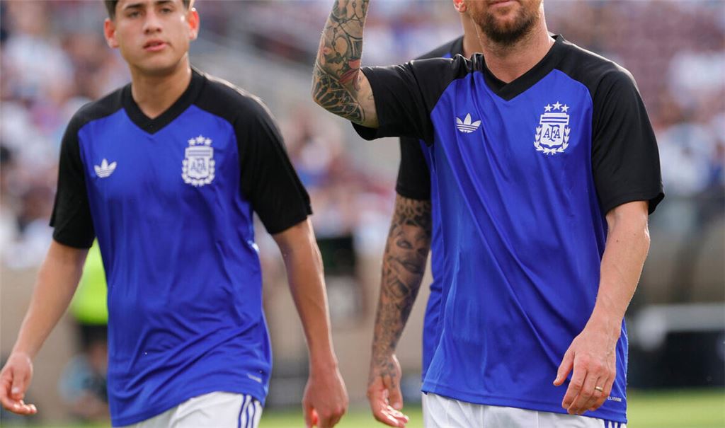 Lionel Messi (re.) steht vor seiner sechsten WM-Teilnahme.