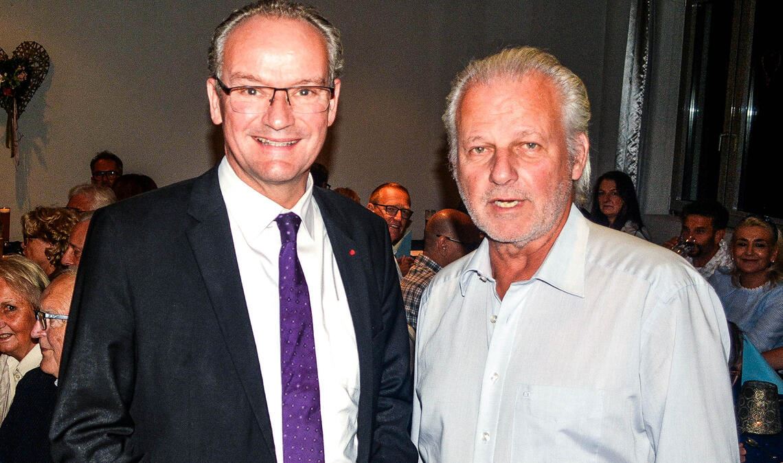 Lions-Präsident Thomas Knapp (re.) begrüßt als Referenten beim Clubabend den CDU-Bundestagsabgeordneten und Staatsminister Gunther Krichbaum. Foto: privat