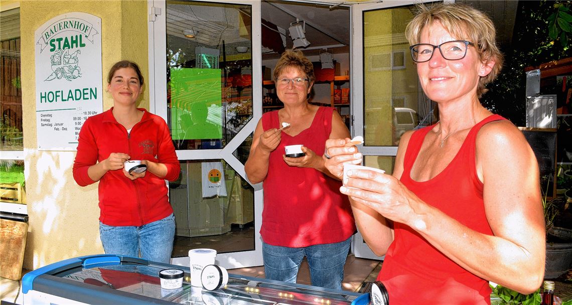 Lisa Bossert (v.li.), Christel Stahl und Petra Lindberg vom Lomersheimer Hofladen. Fotos: Stahlfeld