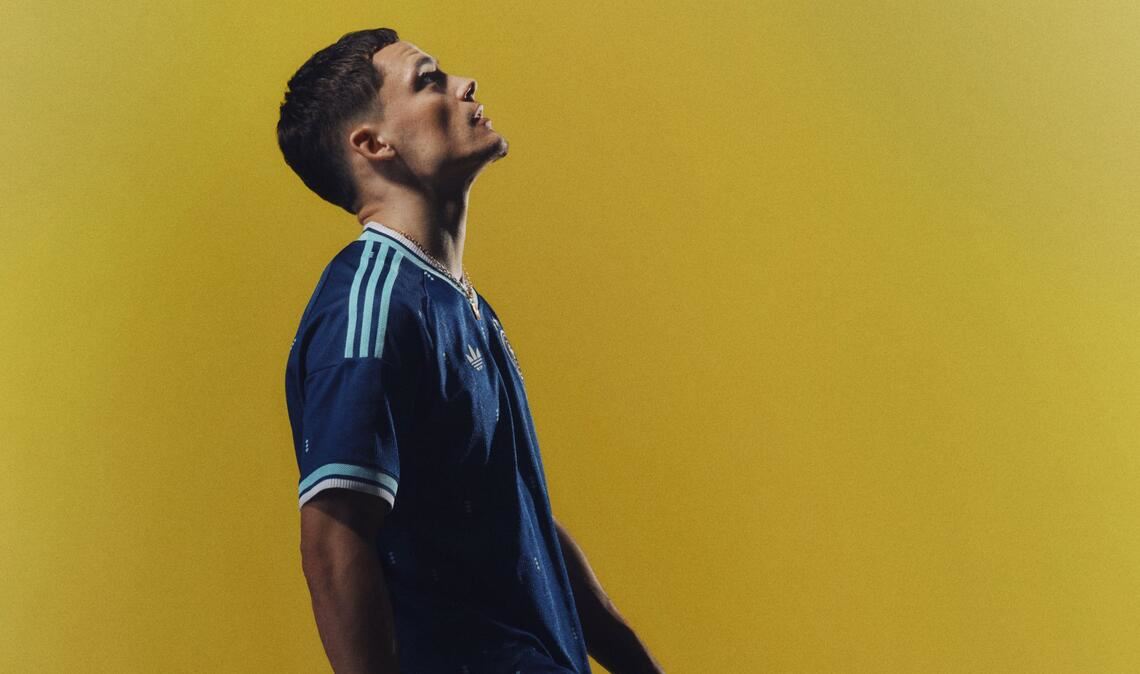 Liverpool-Star Florian Wirtz im neuen DFB-Auswärtstrikot