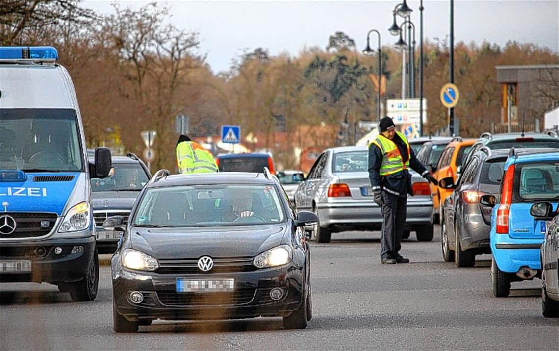 Lob für die Autofahrer: Die Beamten, die in die Kontrolle am Montag in Mühlacker eingebunden sind, haben nicht viel zu beanstanden. 