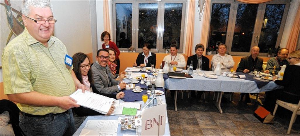Lockere Atmosphäre, klarer Fahrplan: Immer mittwochmorgens treffen sich die Mitglieder des BNI-Chapters Enztal zu einem gemeinsamen Frühstück, das aber kein Kaffeeklatsch ist.